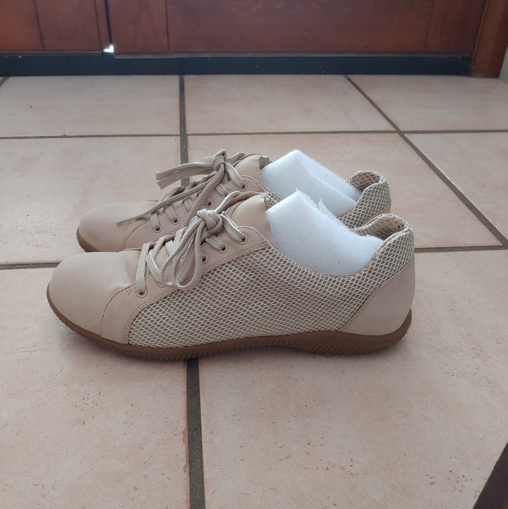 10.5M-SoftWalk Hickory walking athletic casual shoe